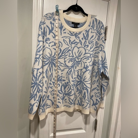 NWT Tahari Size 2X Light Blue Cream Floral Soft Plush Knit Crew Neck Sweater - Picture 10 of 13